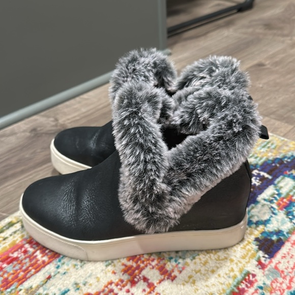 J Slides Black Wedges - Picture 6 of 7